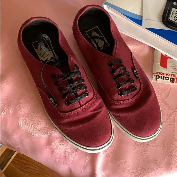 low top maroon vans